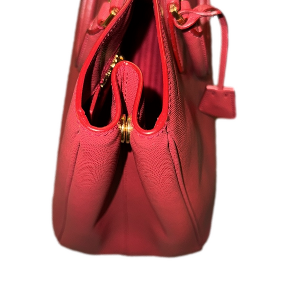 PRADA SAFFIANO LUX TOTE Handbag - Picture 14 of 15